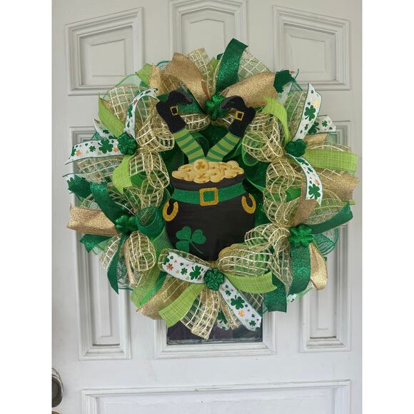 Saint Patricks Day Leprechaun in Pot of Gold Sign Ribbon Wreath Door Hanger - Picture 1 of 7